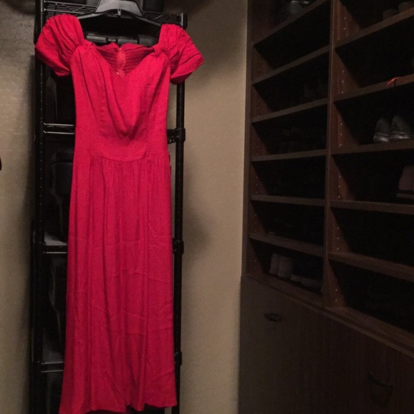 Red Woman’s dress (formal) - Picture 4 of 5